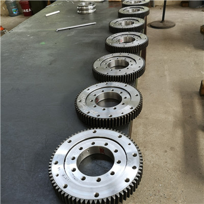 RKS.162.16.1204 Crossed roller slewing bearings(1289*1072*68mm) with internal gear for Industrial robot