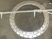 KUD01600-030VJ15-900-000 slewing bearing with internal gear teeth 1708*1430.4*84mm
