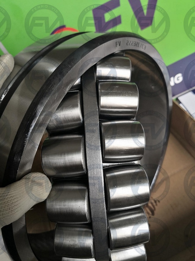 Spherical roller bearing 22232E/C3 size 160*290*80mm