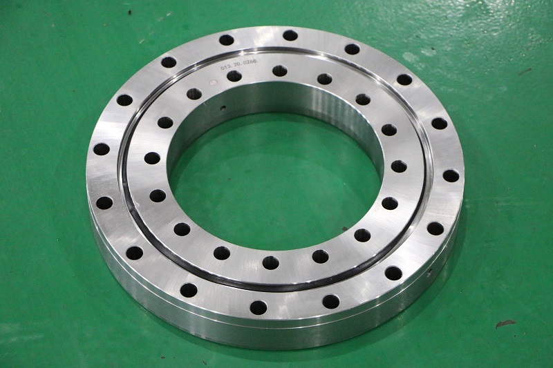 VLU 200414 slewing bearing with flange 518x304 x56mm for access platforms