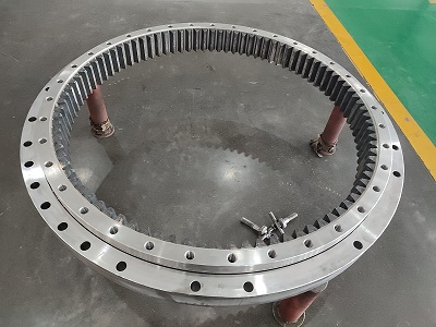 Turntable ball bearing SMTE-730 with external teeth