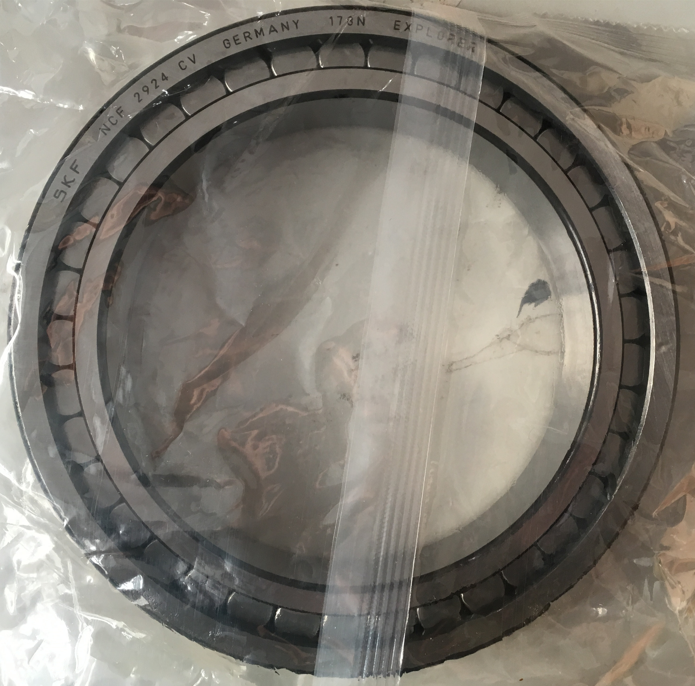 NCF 2924 CV Single row full complement cylindrical roller bearing NCF design