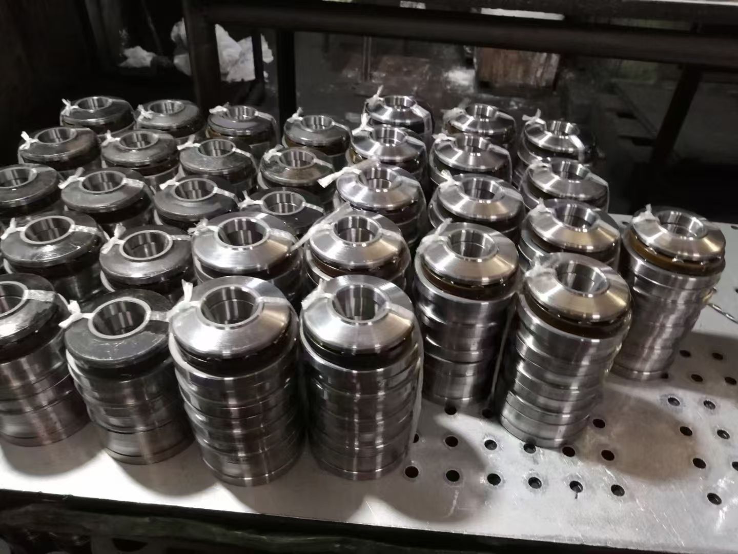 Multi-stages cylindrical roller bearings T-30127 in stock