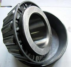 Tapered roller bearing 30205