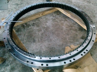 Komatsu PC300-6 slewing bearing